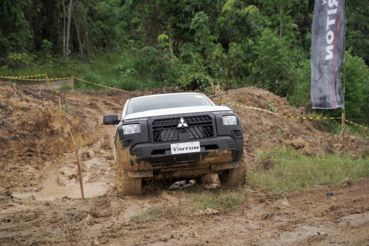 Setelah Jelajahi Medan Sumatera, Giliran Kalimantan MMKSI Ajak Konsumen Jajal Keandalan Mitsubishi All-New Triton