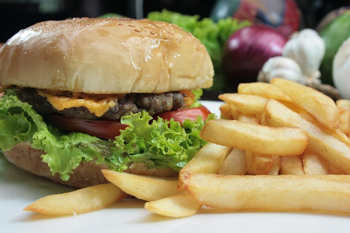 Benarkah Burger dan Kentang Goreng Bahaya Dikonsumsi Bersamaan? Berikut 5 Kombinasi Makanan yang Bahaya Bila Dikonsumsi Bersamaan, Kalau Tomat dan Timun?