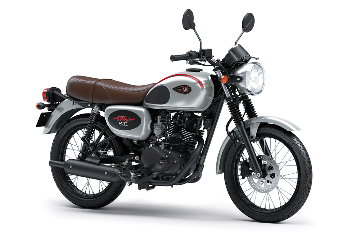 Siapkan Duit! Kawasaki W 175 SE Black Style Gemparkan Jalanan Surabaya, Malang hingga Jawa Tengah! Kekuatan dan Gaya Berpadu, Siap Bikin Geleng-geleng Kepala!