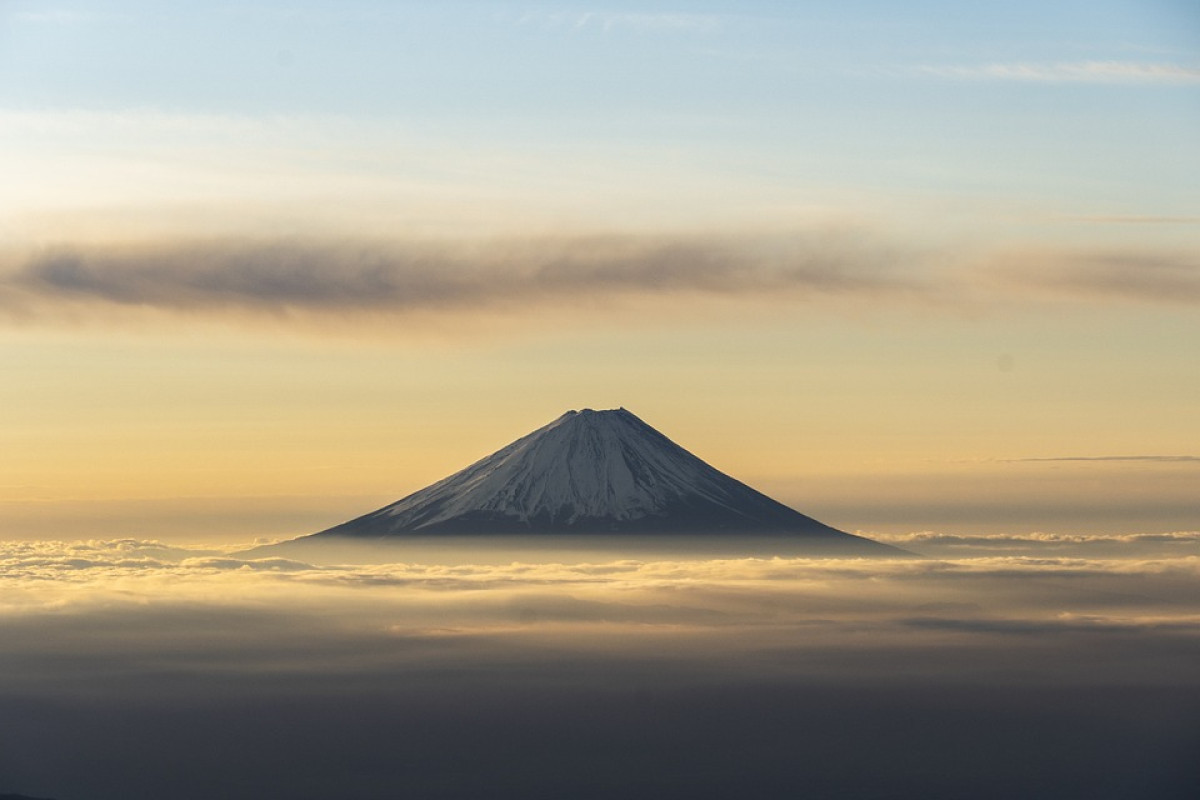 Peringkat 3 Ada di Indonesia, Inilah 5 Gunung Terindah di Dunia, Gunung Fuji Gak Ada Apa-Apanya Meski Sempat Dibakar Pasangan Prewedding