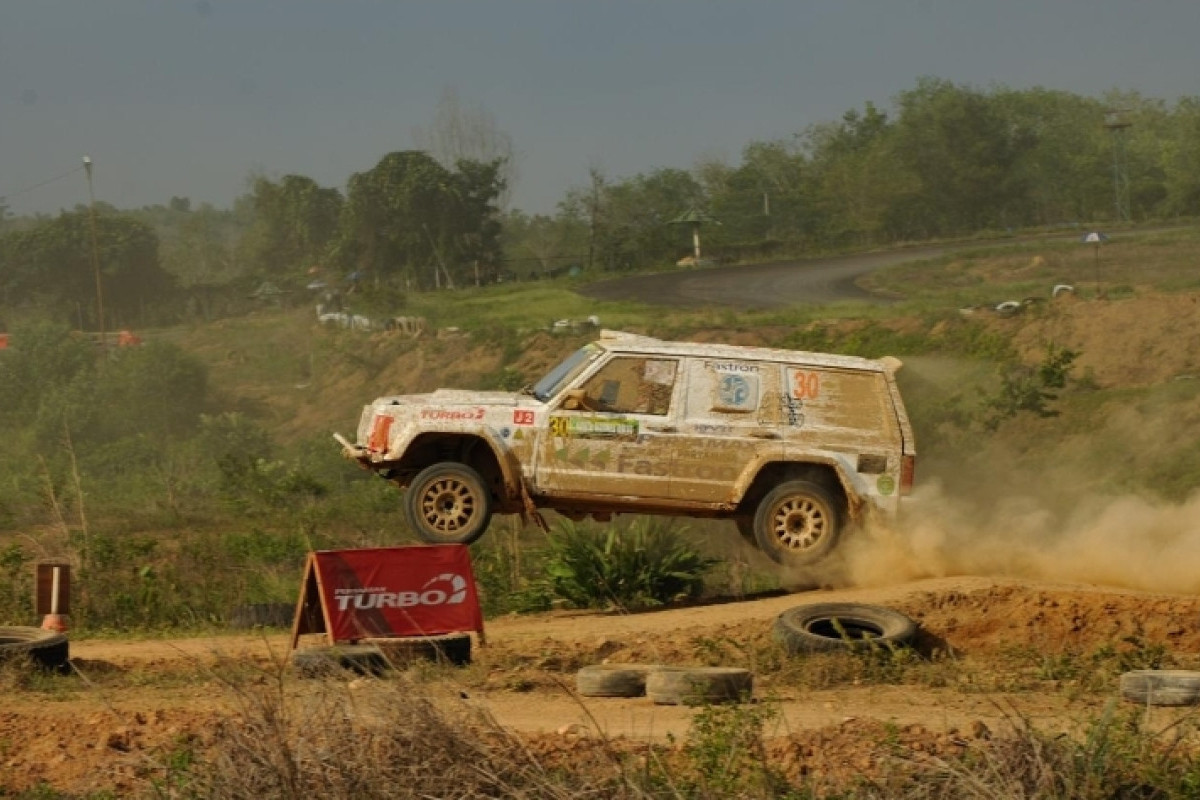 Refly Febriansyah Taklukkan Lintasan South Borneo Rally 2024