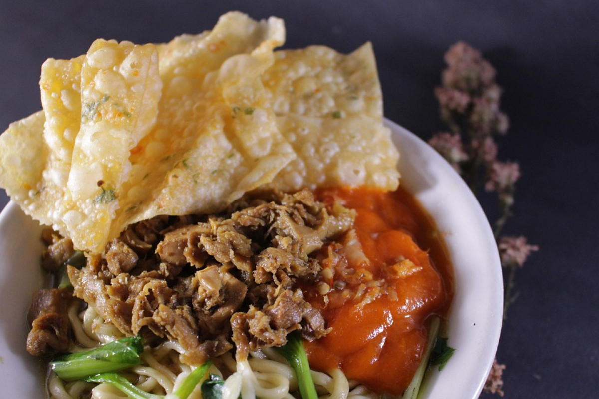 Mitos dan Kuliner Unik di Tengah Belantara Ada Warung Mie Ayam Terpencil di Hutan Sumedang Sajikan Makanan Lezat Hingga Tengah Malam Obat Perut Keroncongan 