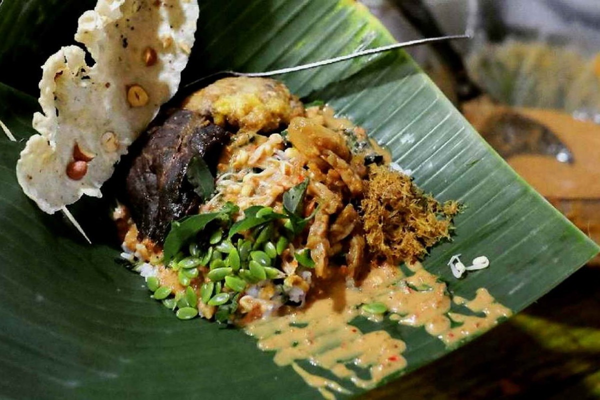 Bukan Sekadar Pecel Biasa! Inilah Alasan Mengapa Warung Pecel di Tuban Ramai Dikunjungi Para Pejabat