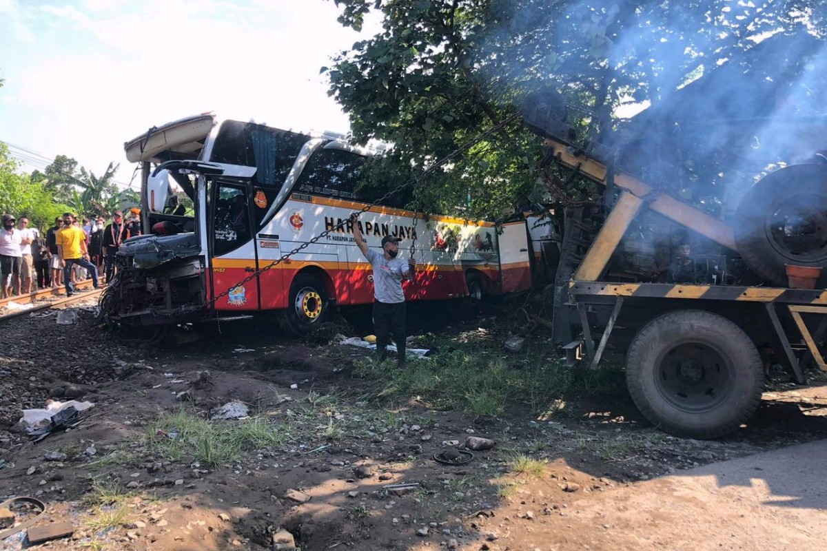 Kuburan Bis Terbesar di Ponorogo: Buat Merinding Tempat yang Memiliki Ratusan Bis Terbengkalai