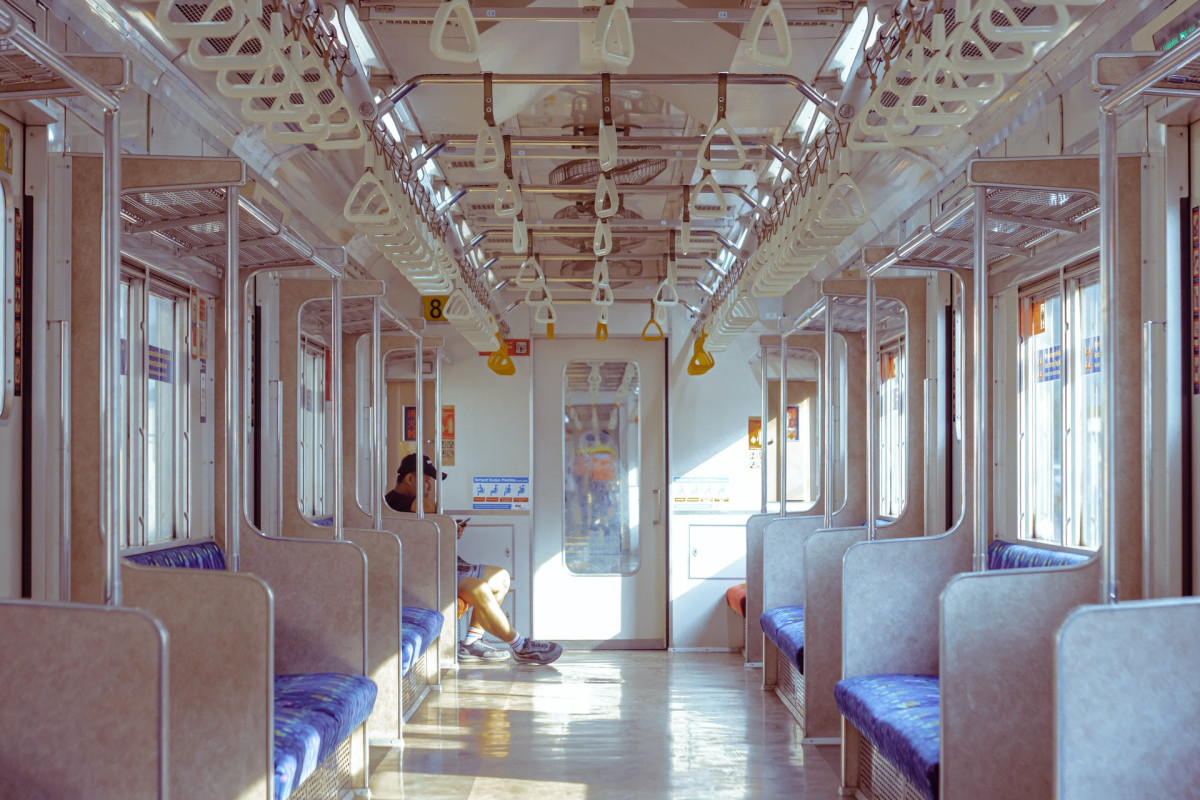 Viral TikTok! Ibu-ibu Marah dan Sensitif di KRL Jabodetabek Lihat Penumpang Silangkan Kaki, Gimana Kronologi Awalnya?