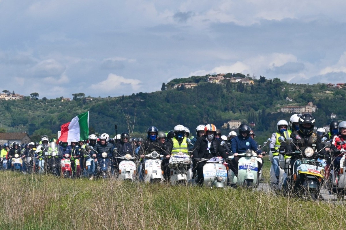 30 Ribu Pecinta Vespa Banjiri Kota Pontedera Peringati Perayaan Ke140 Tahun Vespa World Days 2024