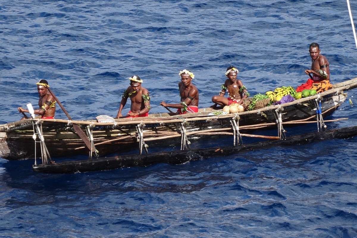  Raja Ampat Surga Bawah Laut yang Dinobatkan Sebagai Daerah Terbersih se-Indonesia dan Dihuni oleh Suku Biak yang Dulunya Dikenal Sebagai Viking Papua