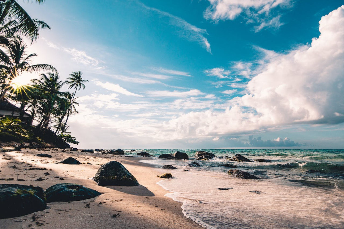 Chill Banget! Destinasi Wisata Pantai Sepi Pengunjung di Probolinggo yang Bakal Bikin Kamu Nge-fly! Nomor 3 Idaman Para Cowok Banget!