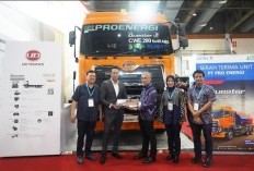 Astra UD Trucks Lakukan Serah Terima 10 Unit Truk Quester Di GIICOMVEC 2024